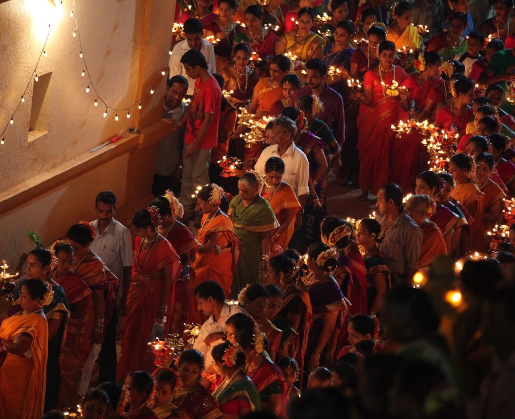 Women holding divja at Kamakshi temple Shiroda